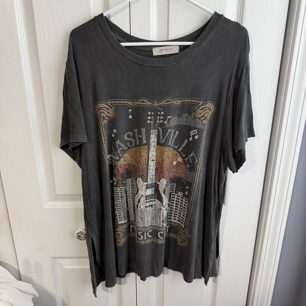 A Beautiful Soul Nashville Graphic Side Slits Short Sleeve Women's Size X US XL